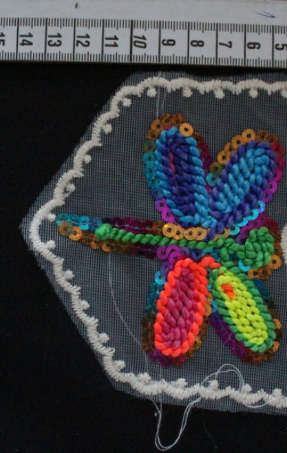 Renkli Pullarla İşlemeli Nakış Aplik