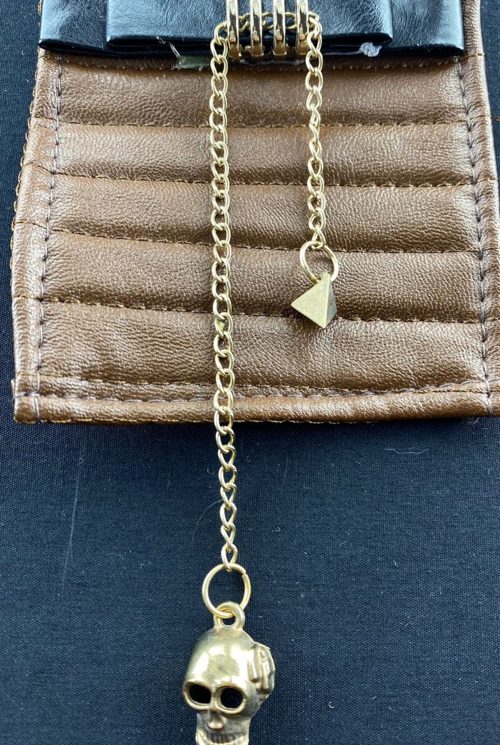 Kahverengi Zincirli PU Broş