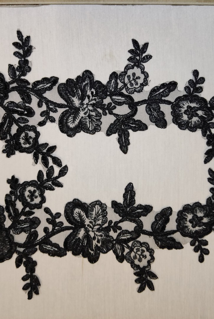 Siyah Kordlu Aplik Polyester Brode