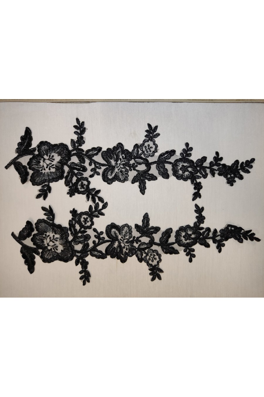 Siyah Kordlu Aplik Polyester Brode