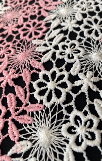 Pembe-Beyaz Mat Güpür Brode