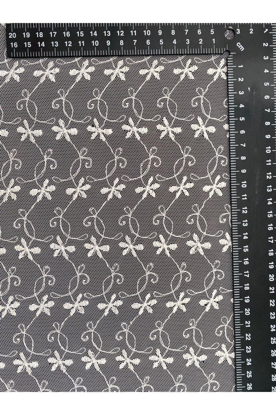 Parlak Beyaz Tül Üzeri Brode