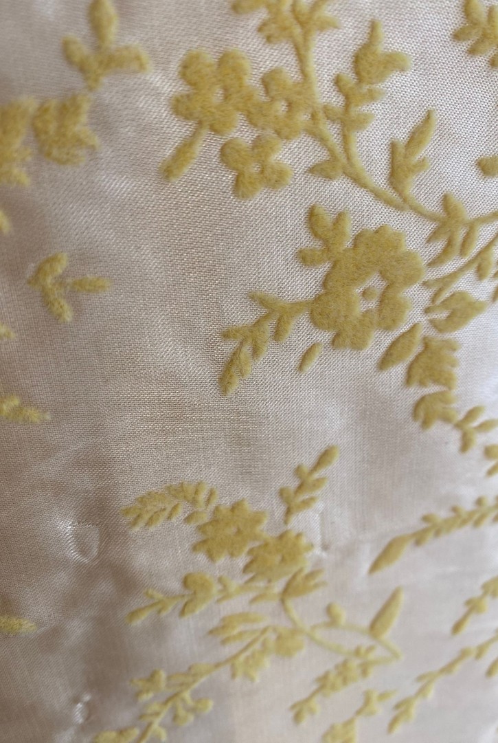 Saten Flok Baskılı Sarı Mat Polyester Kumaş