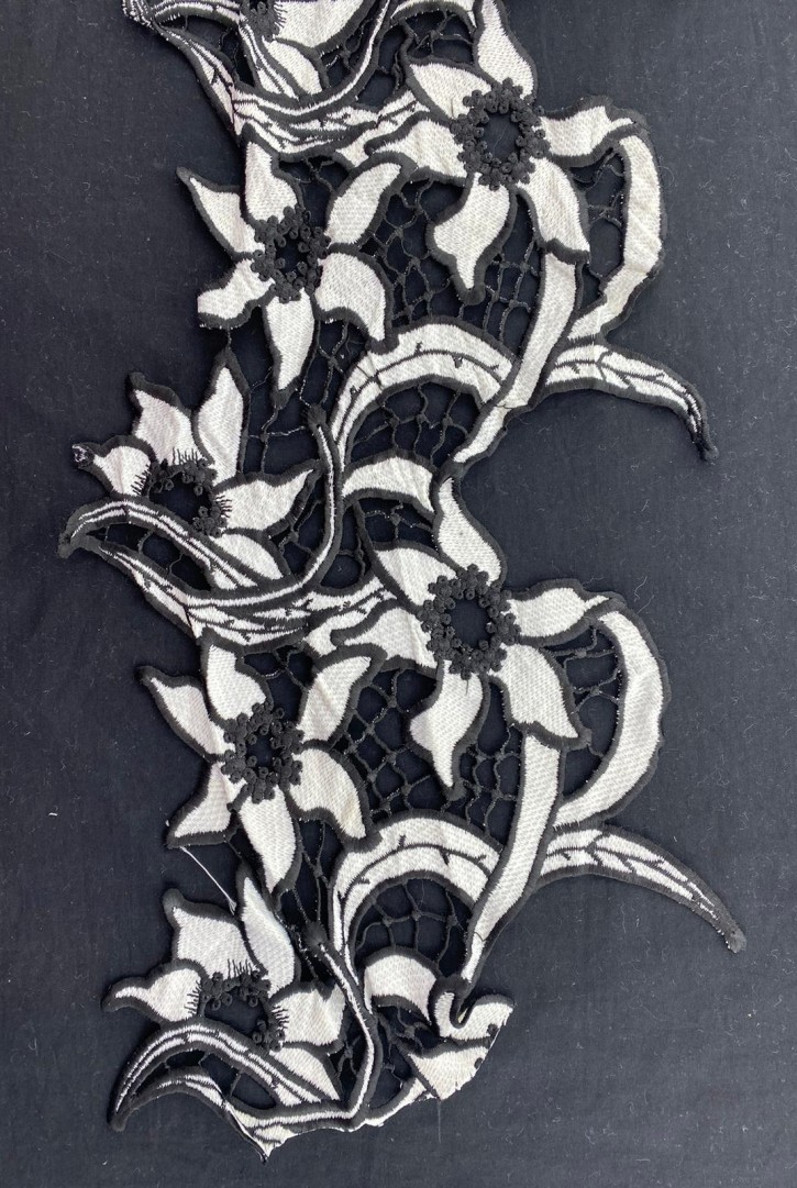 25 cm Siyah-Beyaz İthal Polyester Brode Bant