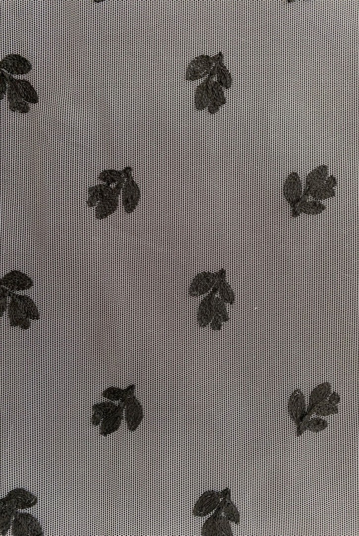 Siyah İplik Nakışlı Tül Üzeri Ham Polyester
