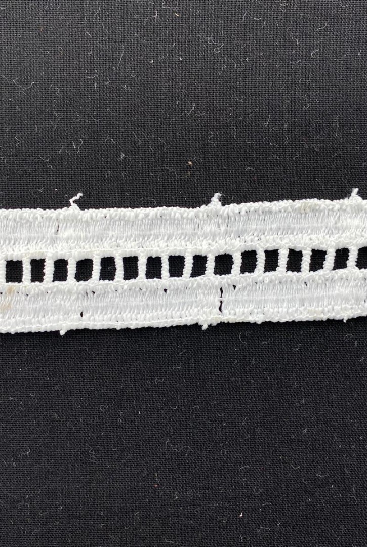 Çift Şerit Mat Polyester Güpür Brode Bant, Merdiven Desenli