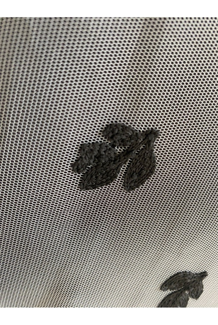 Siyah İplik Nakışlı Tül Üzeri Ham Polyester
