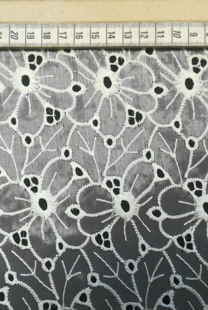 Beyaz Organze Üzeri Polyester Brode Kumaş