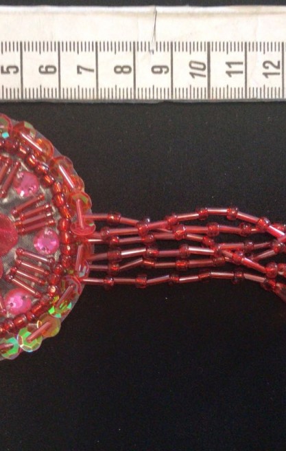 Kırmızı Boncuklu Pullu Broş