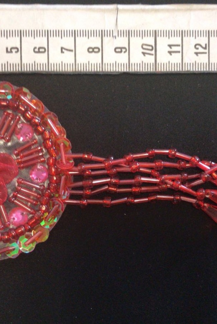 Kırmızı Boncuklu Pullu Broş