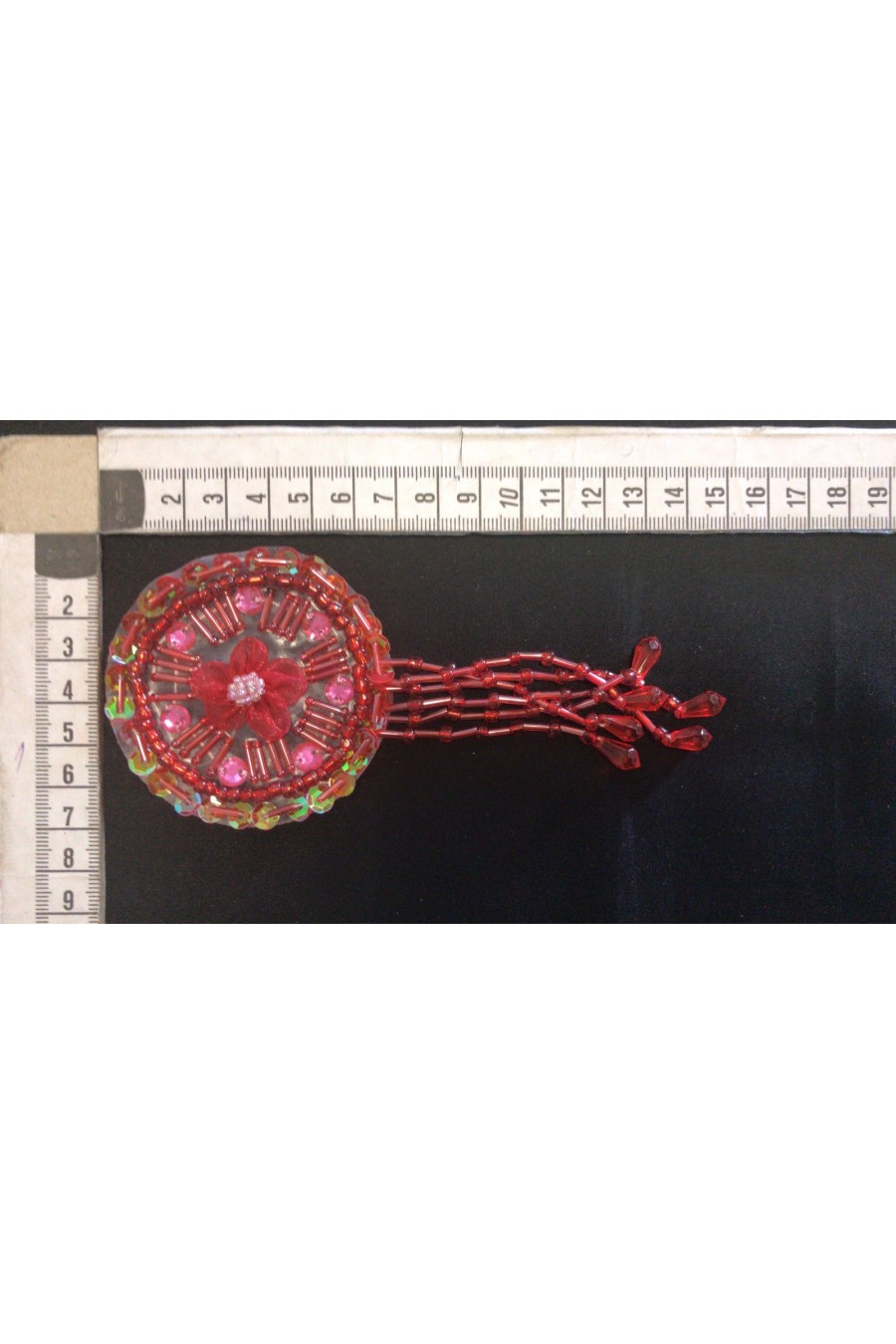 Kırmızı Boncuklu Pullu Broş