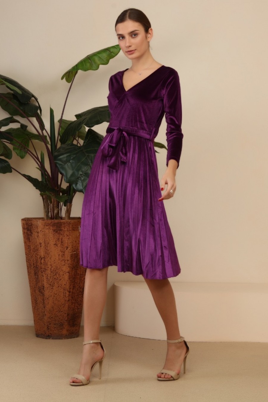 10218 Kadın Anvelop Yakalı Kadife Elbise