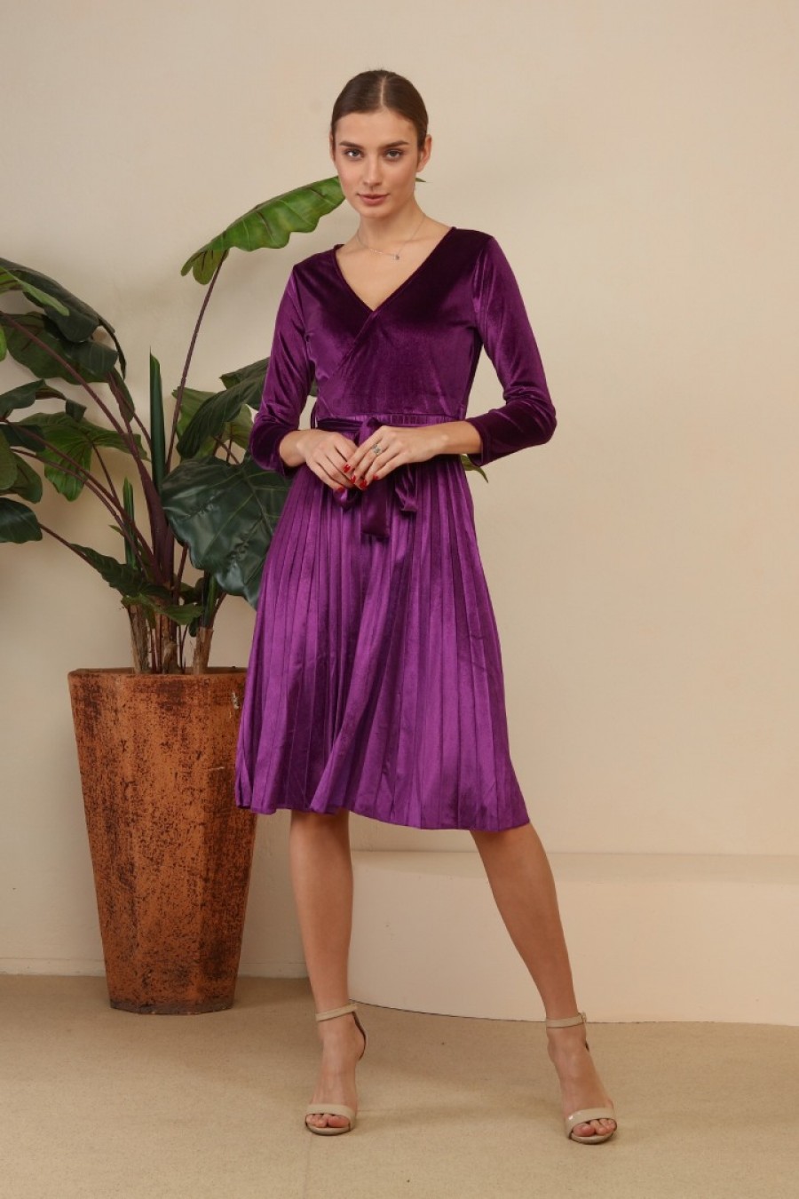 10218 Kadın Anvelop Yakalı Kadife Elbise