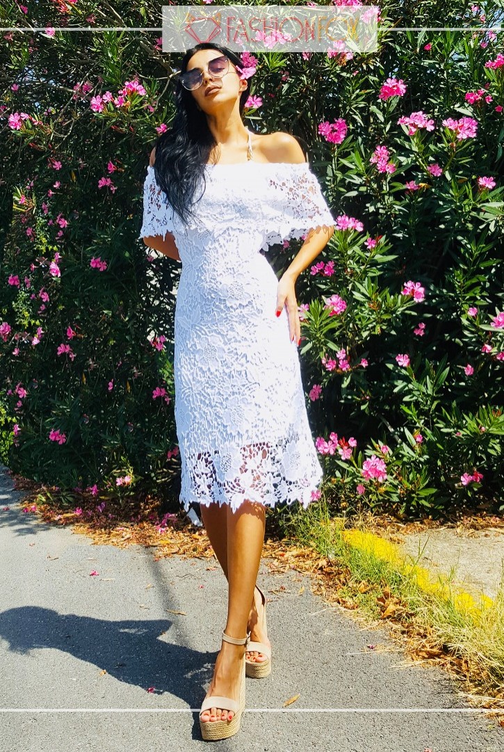 Kadın Çiçek Işlemeli Dar Kesim Elbise