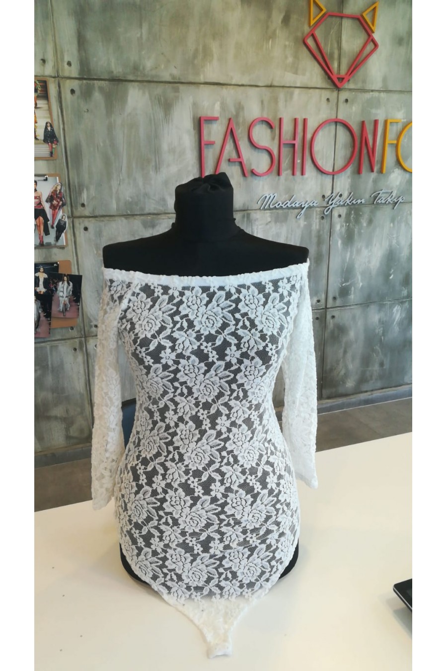 10094 Kadın Madonna Yaka Transparan Bodysuit