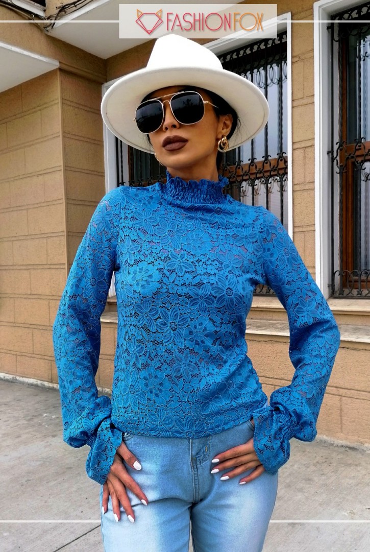 Kadın Karışık Çiçek Desenli Dantel Dar Kesim Bluz