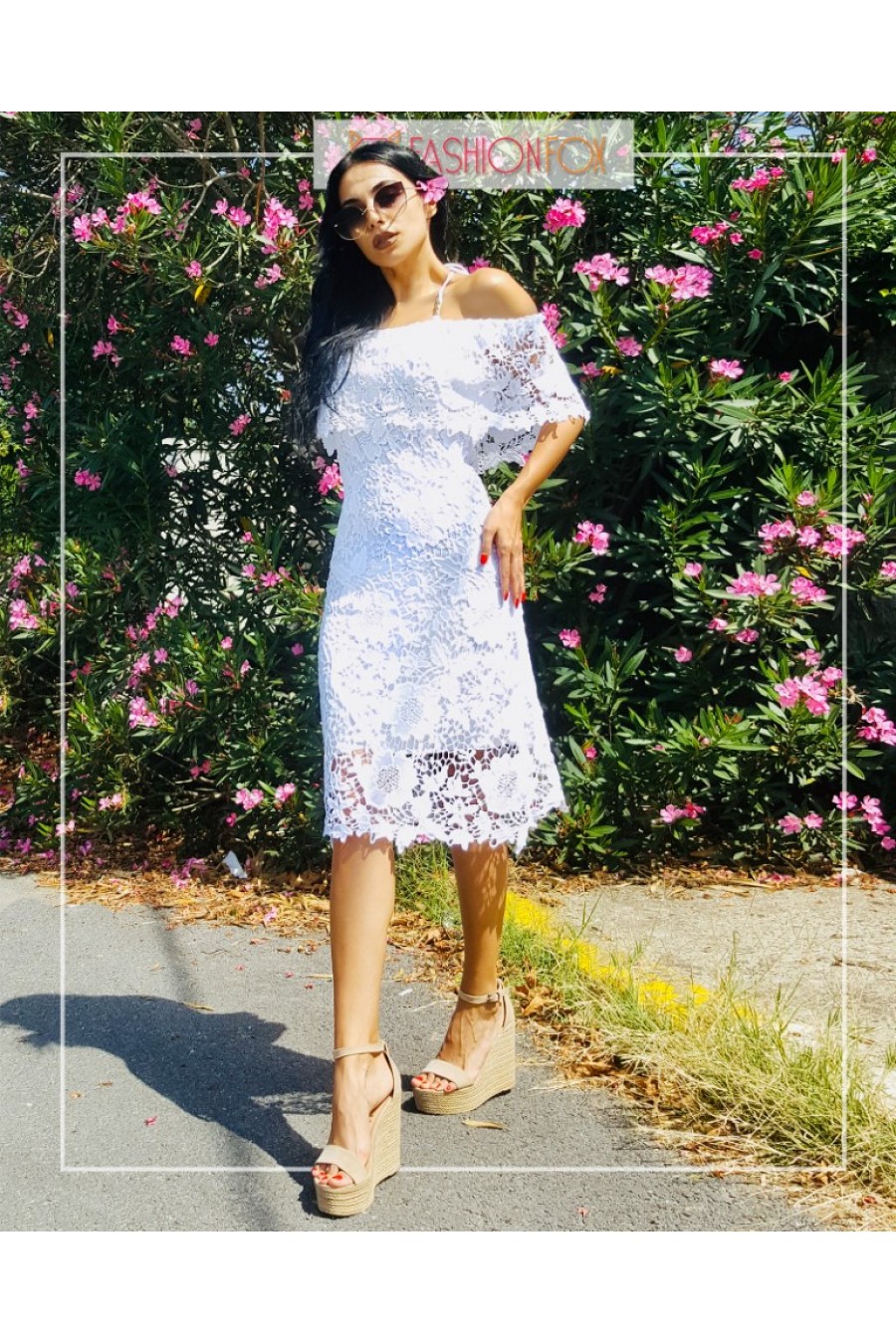 Kadın Çiçek Işlemeli Dar Kesim Elbise